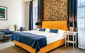 BlueBell Hotel